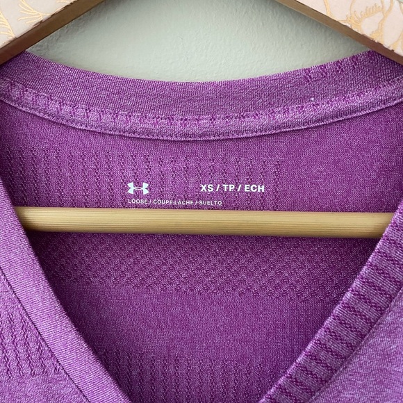 Women’s Under Armour Purple V-Neck Workout Short Sleeve T-Shirt Size XS - Picture 3 of 4
